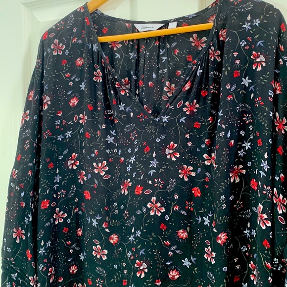 Reitmans Tops - Reitmans Black Floral Tunic 2X